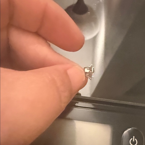 Elegant Silver Stud Earrings 10kt WG - Picture 3 of 10